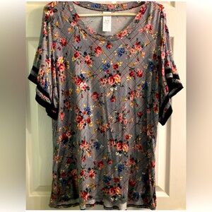 Time and Tru XL Floral on Plaid printed soft Tee Top - Black, white, red, blue